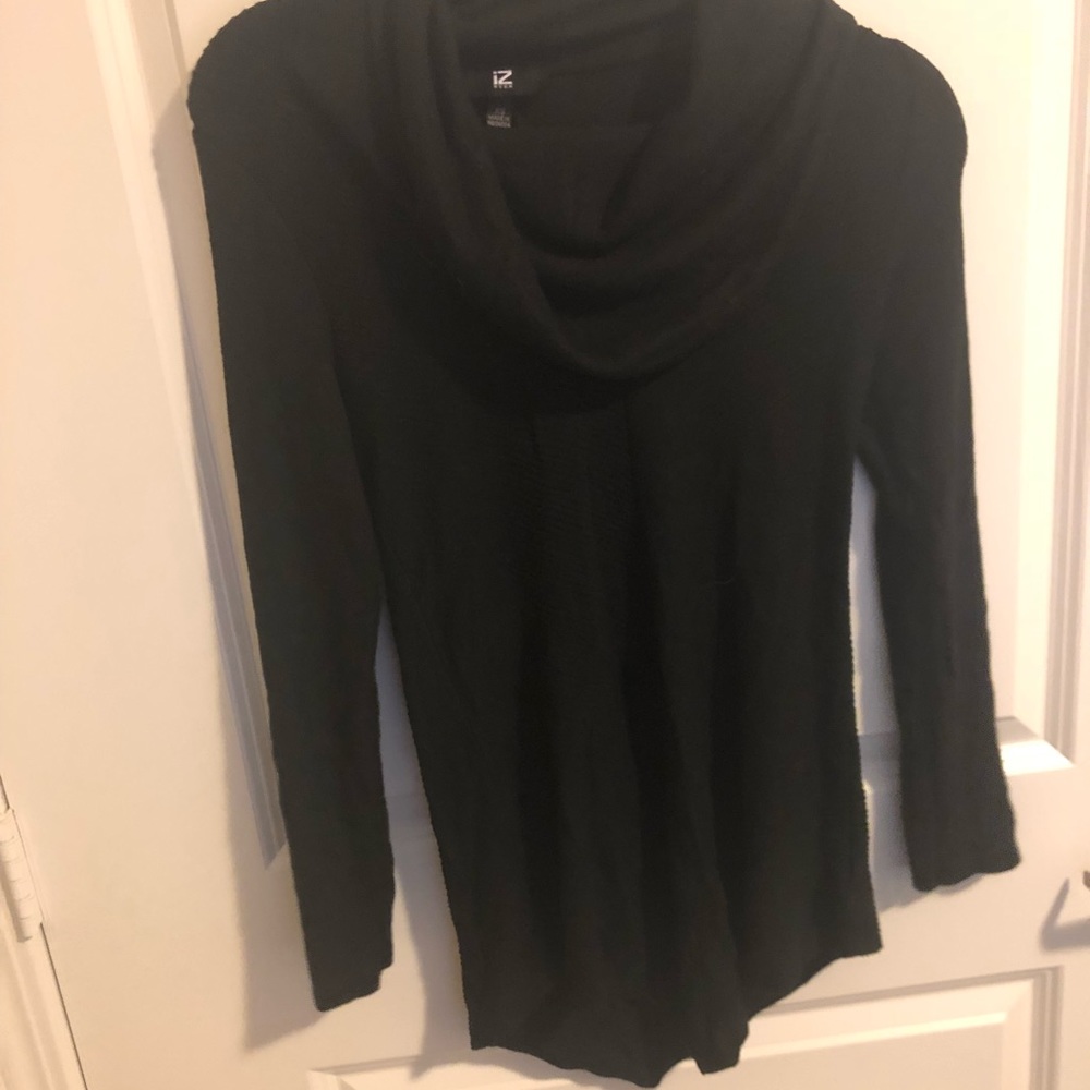 Turtleneck top with napkin hem